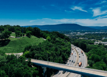 Cars driving on a highway in Chattanooga, TN